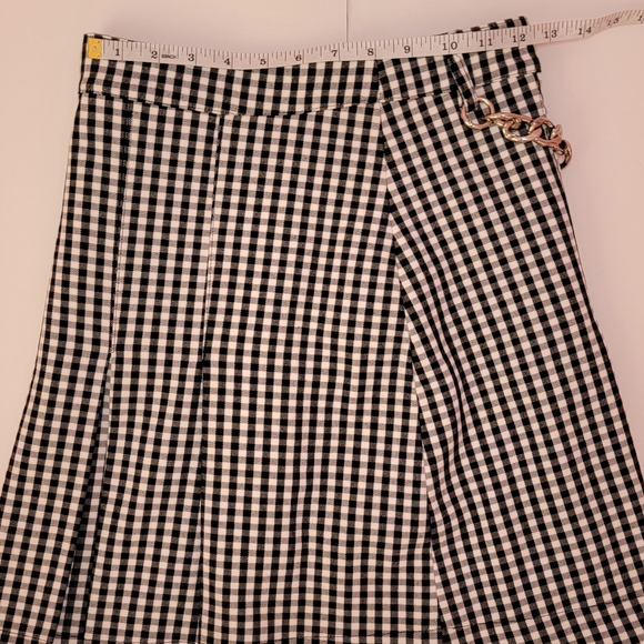 Gingham  Pleated Skort/  S. - Picture 4 of 9